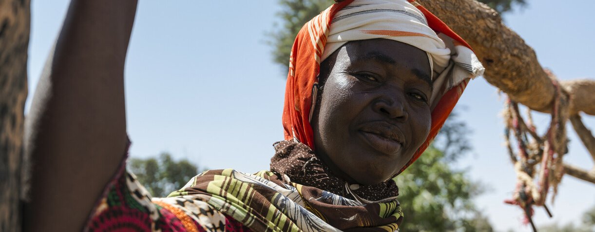 Burkina Faso: With the support of Oxfam, Alizeta has learned environmentally friendly farming techniques, without using pesticides. Photo: Samuel Turpin/Oxfam