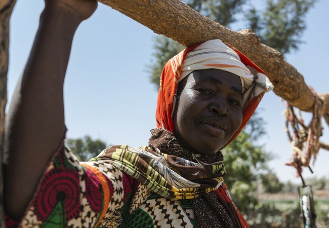 Burkina Faso: With the support of Oxfam, Alizeta has learned environmentally friendly farming techniques, without using pesticides. Photo: Samuel Turpin/Oxfam