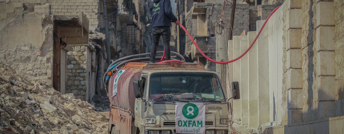 Oxfam delivering water to shelters in Aleppo city after the earthquake in Turkey and Syria. Photo: Islam Mardini / Oxfam