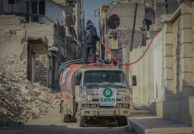 Oxfam delivering water to shelters in Aleppo city after the earthquake in Turkey and Syria. Photo: Islam Mardini / Oxfam