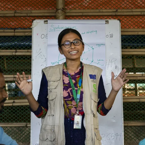 Iffat Tahmid Fatema is a Senior Innovation Officer for Oxfam. Here she talks to the Oxfam team about community consultation for WASH infrastructure. Photo: Salahuddin Ahmed