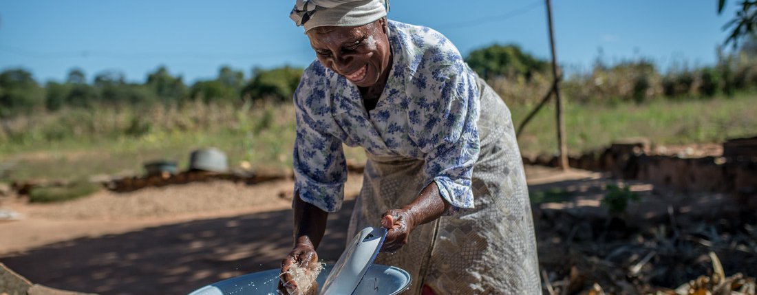 Emmily washes dishes in Zimbabwe