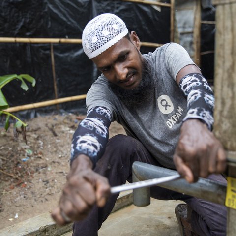 Cyclone Bulbul Preparations - Mechanic fixing hand pump