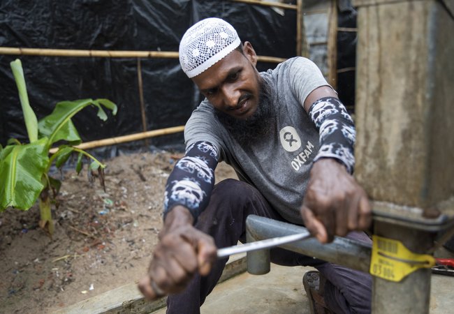 Cyclone Bulbul Preparations - Mechanic fixing hand pump