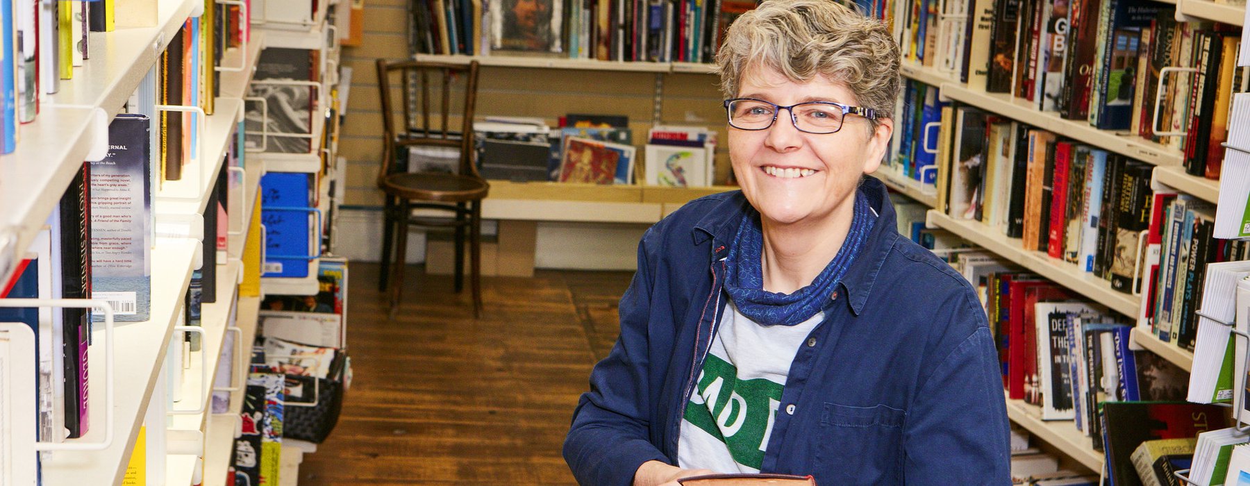 Helen volunteers at the Marylebone Oxfam shop. Glen Arkadieff/Oxfam