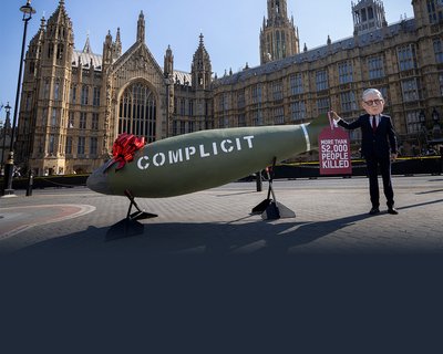 Oxfam’s ‘Keir Starmer’ Big Head appeared outside the UK Parliament with a 16-foot replica MK-84 bomb.