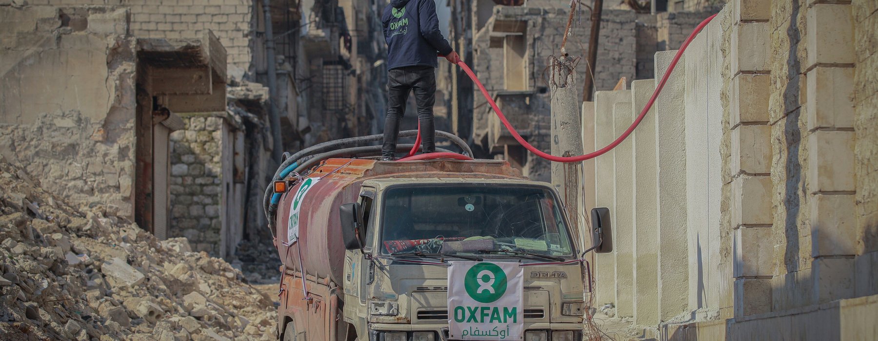 An Oxfam lorry delivering water to shelters in Aleppo city, Syria.