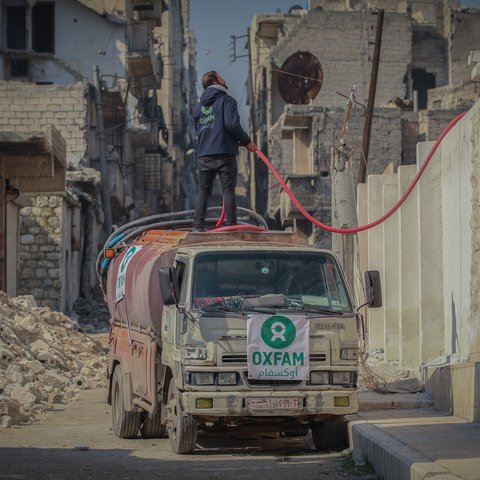 An Oxfam lorry delivering water to shelters in Aleppo city, Syria.