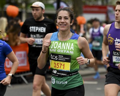 Smilling Oxfam Runner at the London Marathon