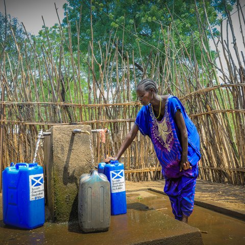 In the Pinyudo refugee camp in Gambella, Adugk, a south sudanese refugee, is pumping clean water in one of Oxfam's water installations.