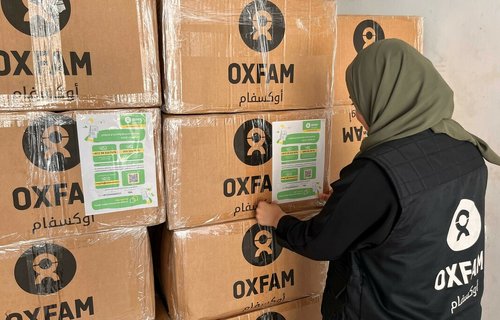 An Oxfam staff member preparing food parcels to be distributed in North Gaza.