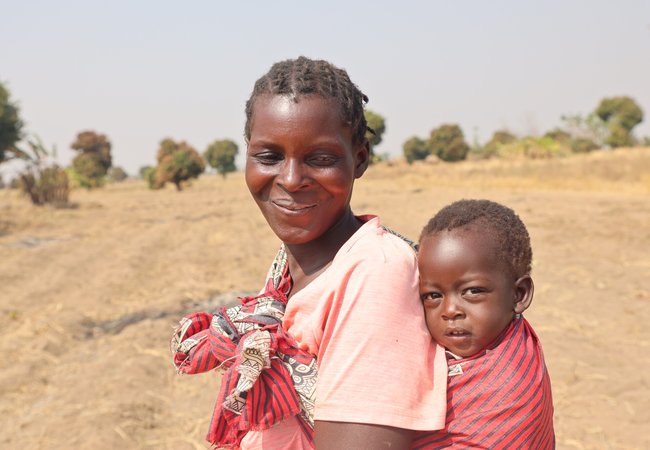 Elizabeth Daniel with her daughter Gertrude in Mchinji district, Malawi