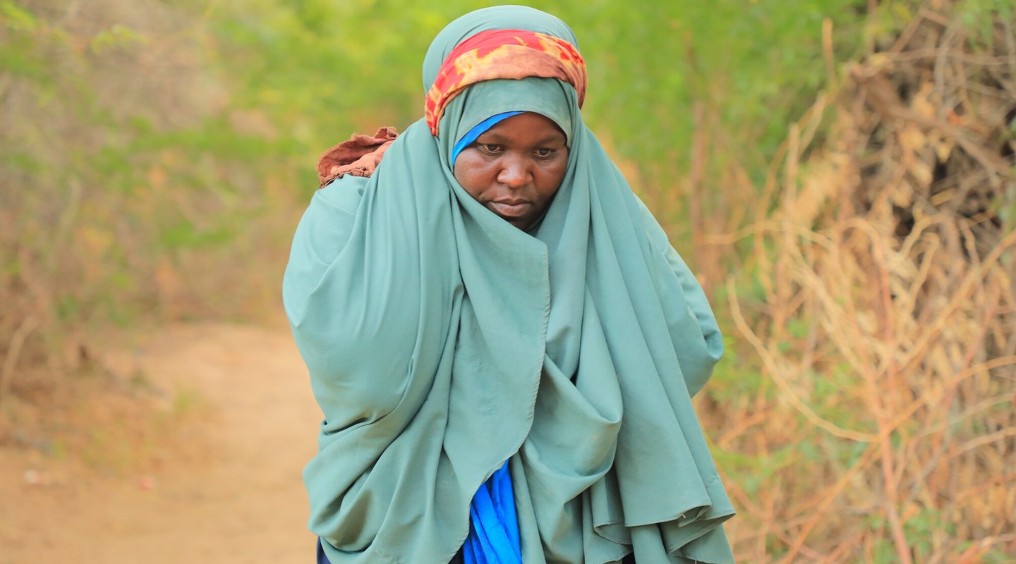 Saada Yusuf carrying a jerrycan of water