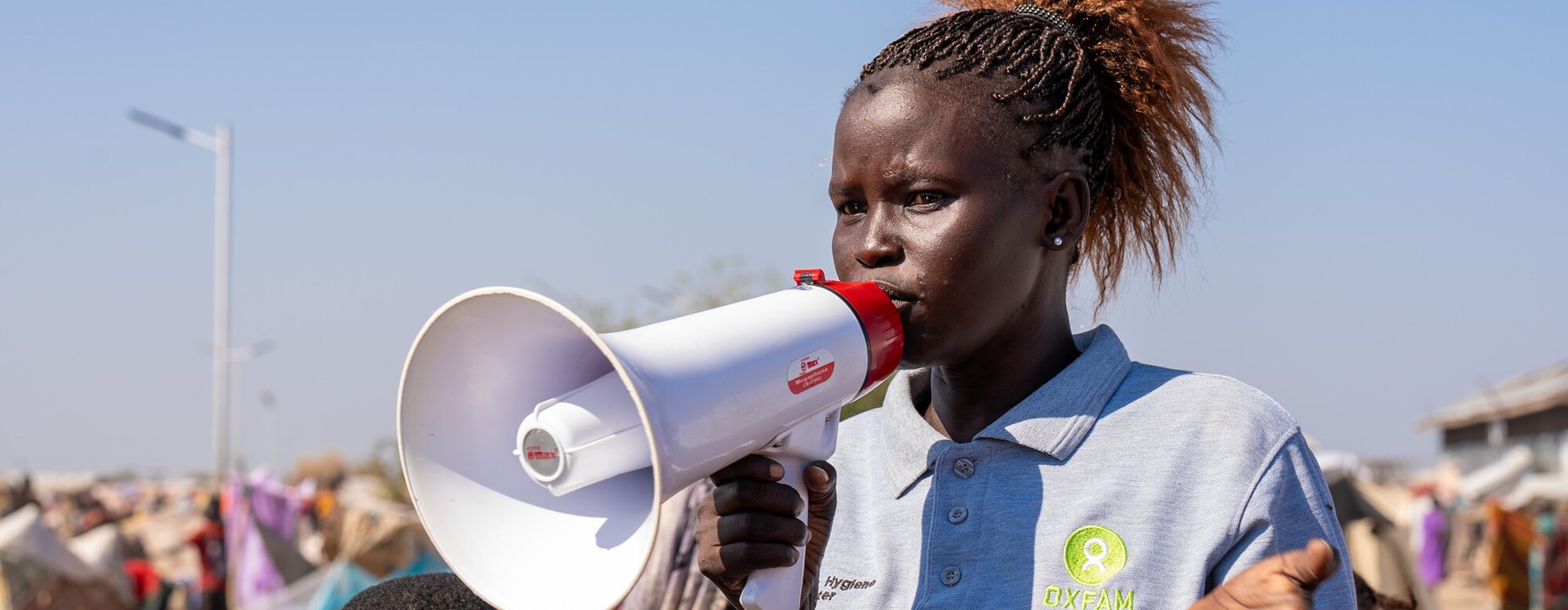 Oxfam health promoter Jun Ajuk speaks to Sudanese refugees and returnees on the importance of maintaining hygiene to avoid the spread of disease.