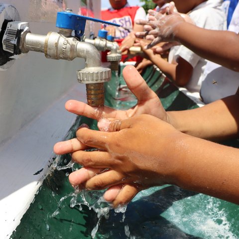 Nine year old Christopher and Nanise are members of the WASH club at Pangai Primary School on remote Ha'apai island in Tonga.