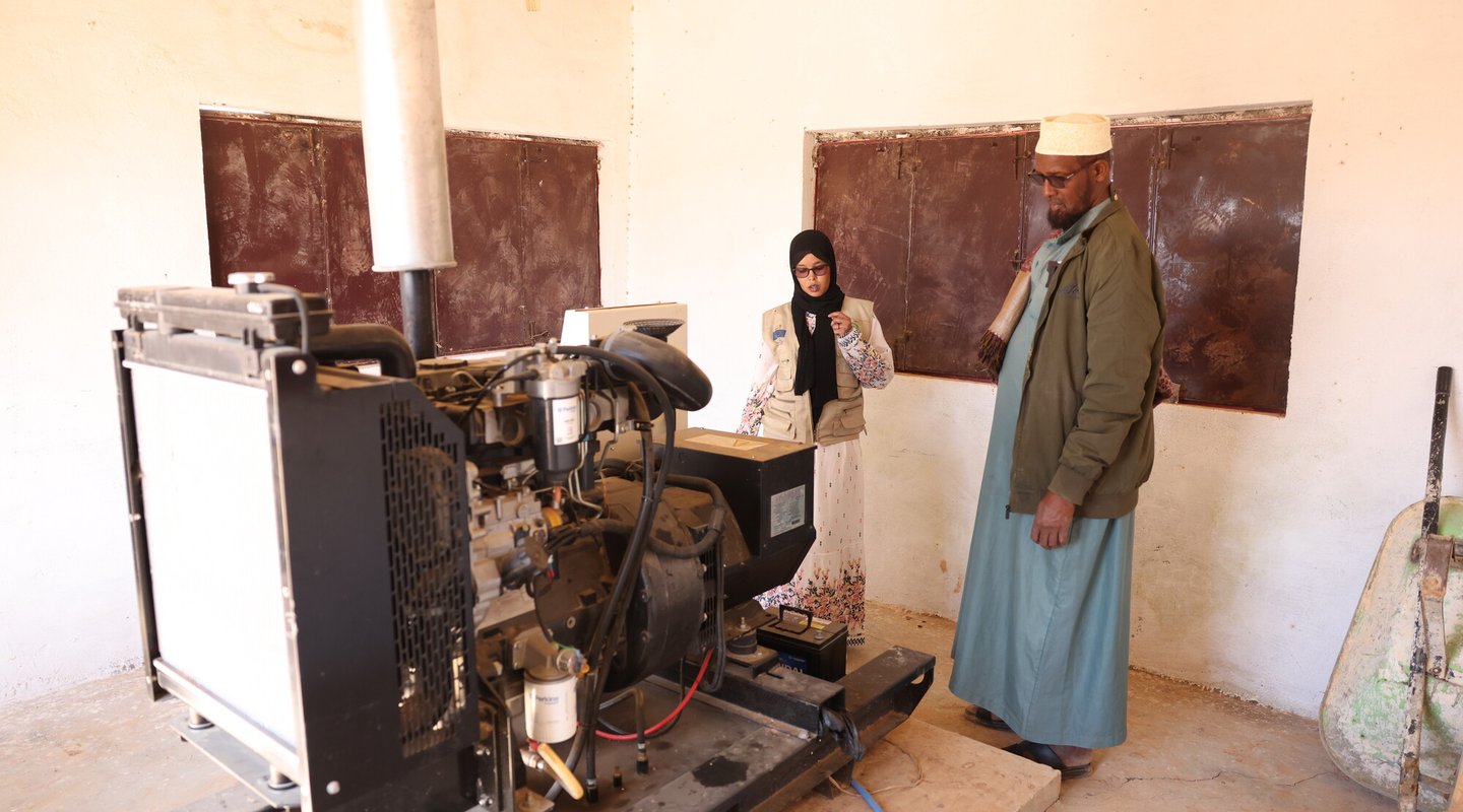 Abdirisak Warsame and Oxfam engineer Hodan Warsame checking the water pump engine