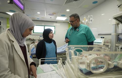 A doctor talking to a nurse at the WASH facilities in Nasser Medical Complexes, Gaza.
