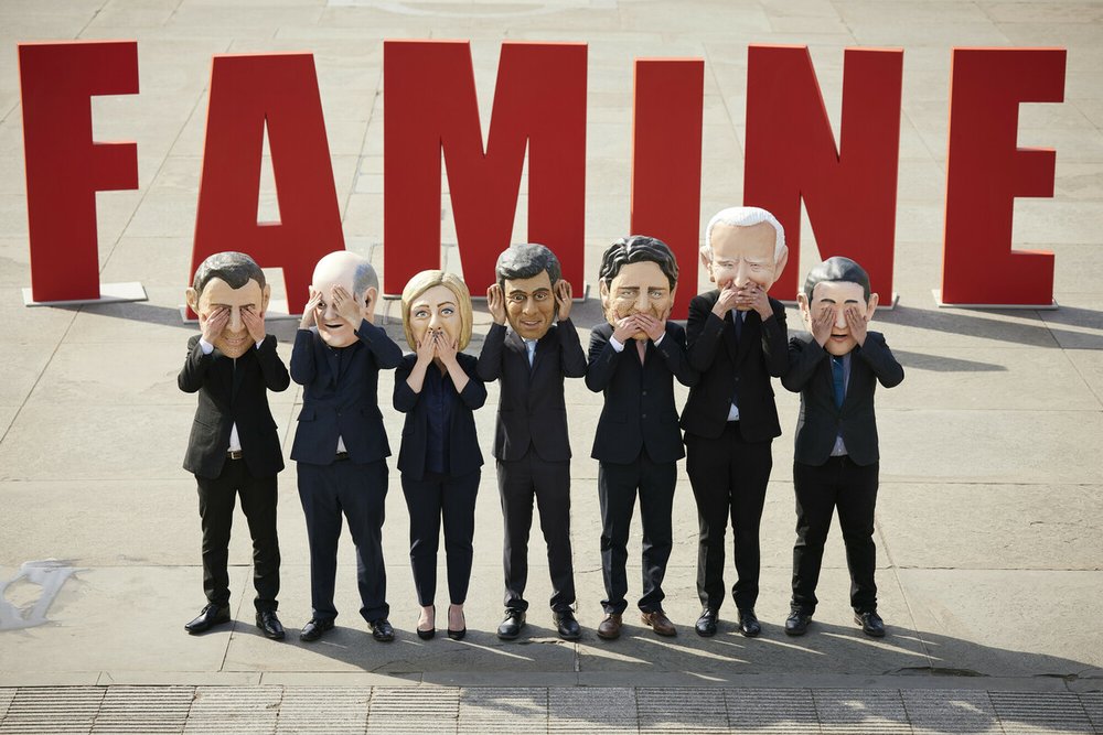 Ahead of the start of the G7 summit on Friday 19 May in Japan, Oxfam’s G7 ‘big heads’ are in Trafalgar Square, London. Ignoring the devastating East Africa hunger crisis, despite G7 leaders’ promise to end famine when they met in the UK two years ago.