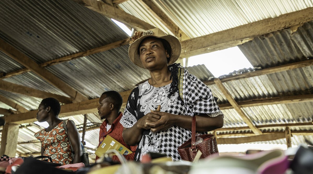 Zamuda at the Burhinyi market