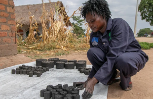 Making fuel briquettes out of crop waste in Uganda. This program helps women generate an income and reduces the use of wood and charcoal. Photo: Elizabeth Stevens/Oxfam