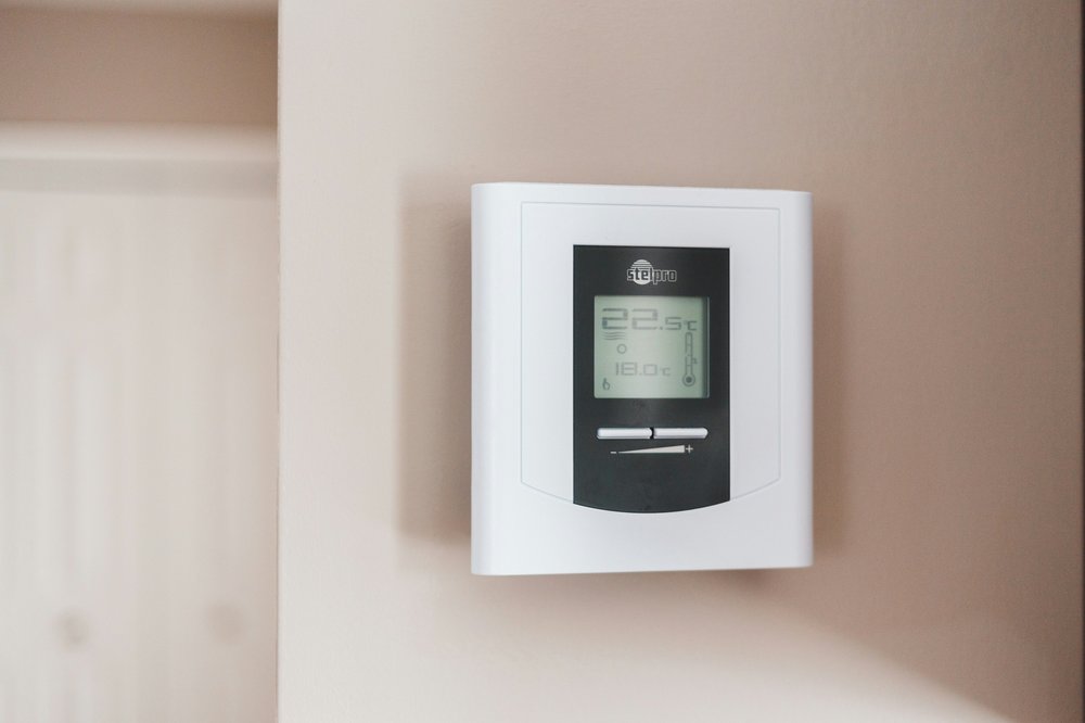 Image of a thermostat on a wall