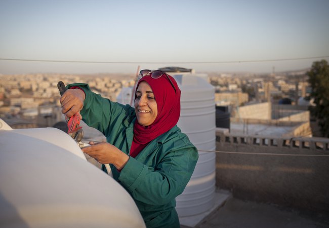 Oxfam is supporting Mariam to train other women in Jordan to become plumbers.