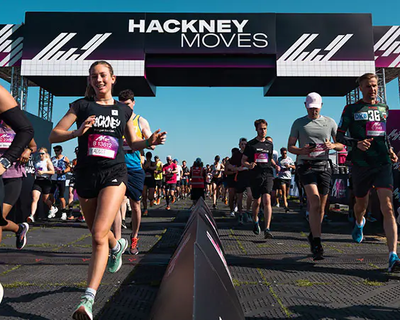 running people under the Halkey Half arch