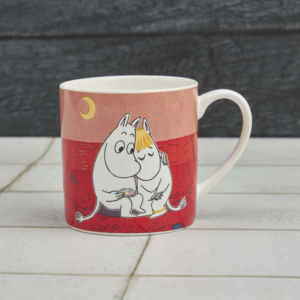 Red Moomin mug with Moomin characters cuddling on the front